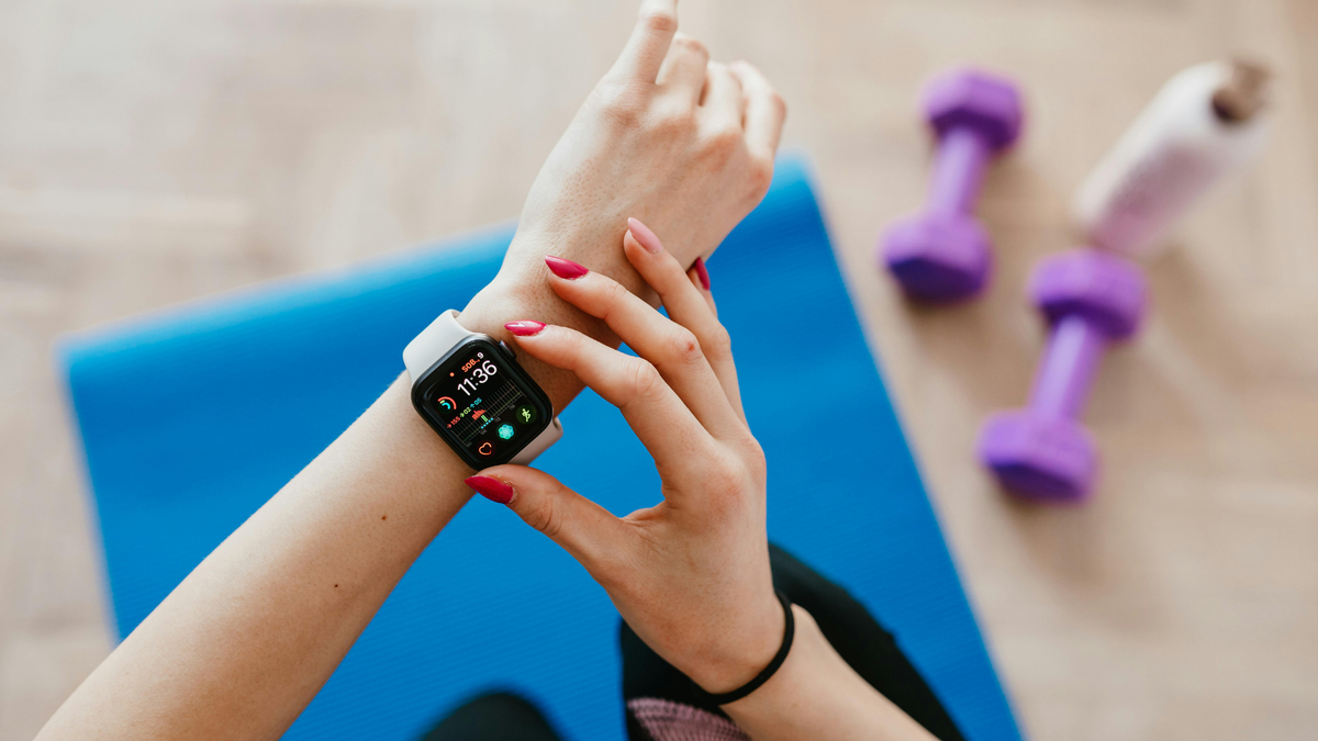 Can a Fitness Tracker Help You Live Healthier? New Research Says It Might.