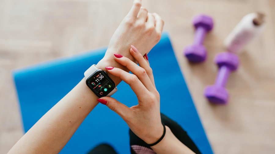 Can a Fitness Tracker Help You Live Healthier? New Research Says It Might.